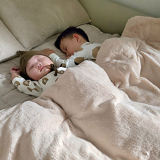 https://www.yesbedding.co.kr/data/editor/2211/thumb-b23e98f8ab6fa9ae8ffd97c9744a5d79_1668352772_3275_330x330.jpg